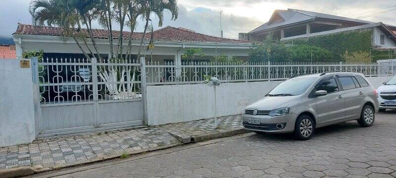 CASA NO CENTRO, PROXIMO A MATERNIDADE, EXCELENTE PARA CLÍNICA
