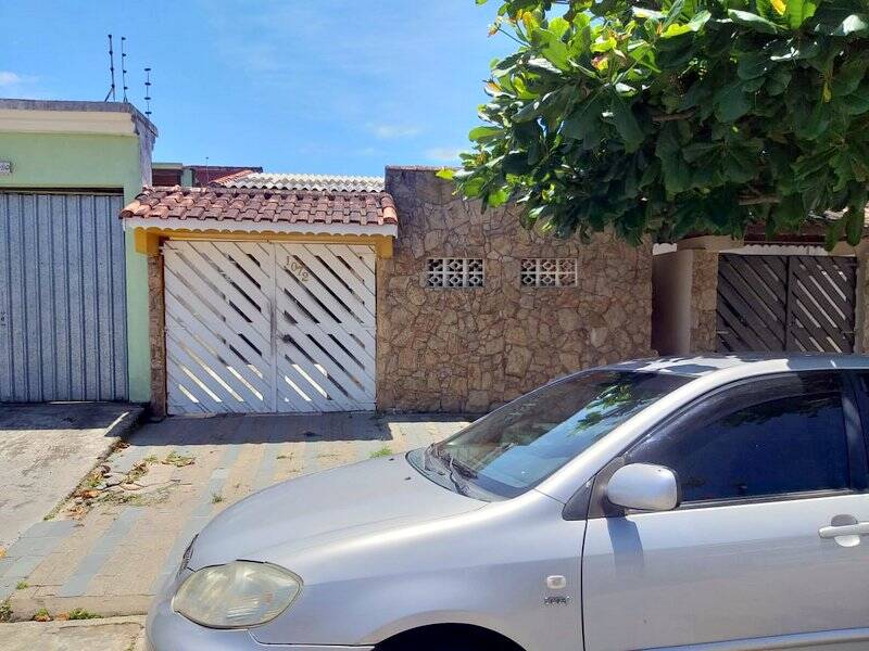 CASA GEMINADA 3 DORMITORIOS SENDO UMA SUITE, BAIRRO EXCELENTE