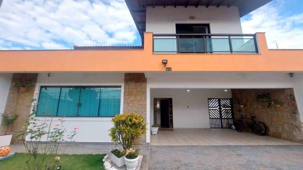 CASA LADO PRAIA, COM PISCINA, PERTINHO DO CENTRO