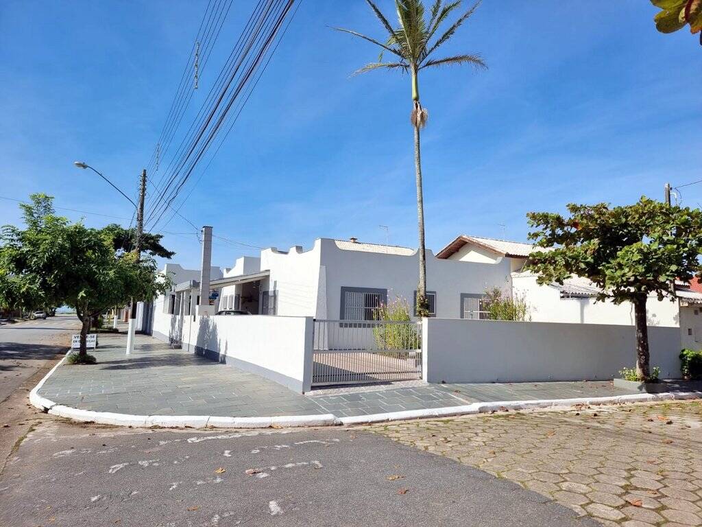#2753 - Casa para Venda em Peruíbe - SP