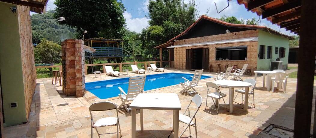 Chácara à venda com 3 quartos, 250m² - Foto 1