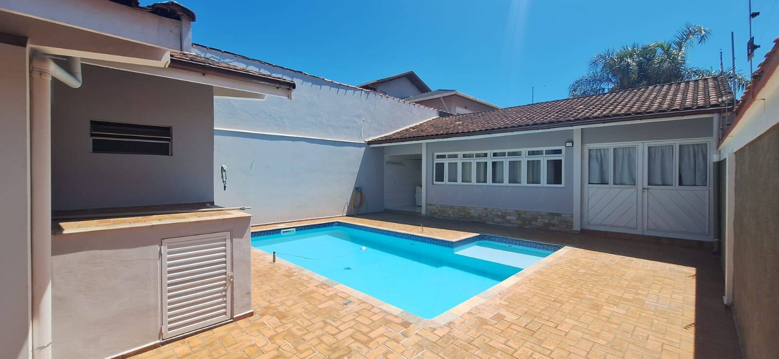 CASA 5 DORMITORIOS (4 SUITES), PISCINA, 200 MTS DO MAR - OPORTUNIDADE