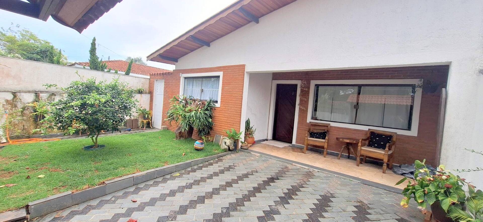 CASA 500 MTS DA PRAIA VENDE OU ALUGA