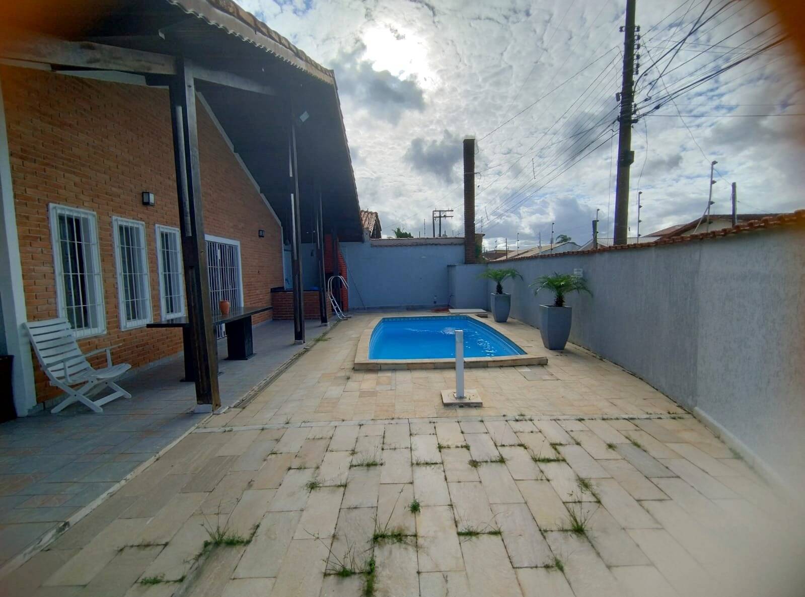 CASA COM PISCINA OTIMO BAIRRO