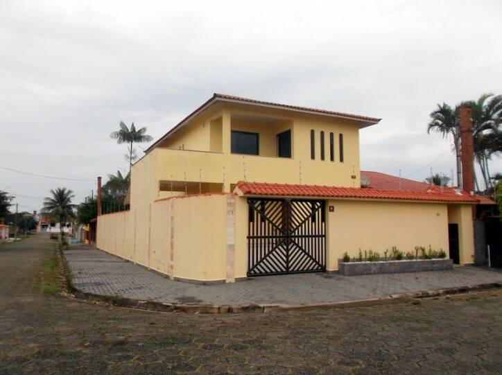 #1967 - Sobrado para Venda em Peruíbe - SP