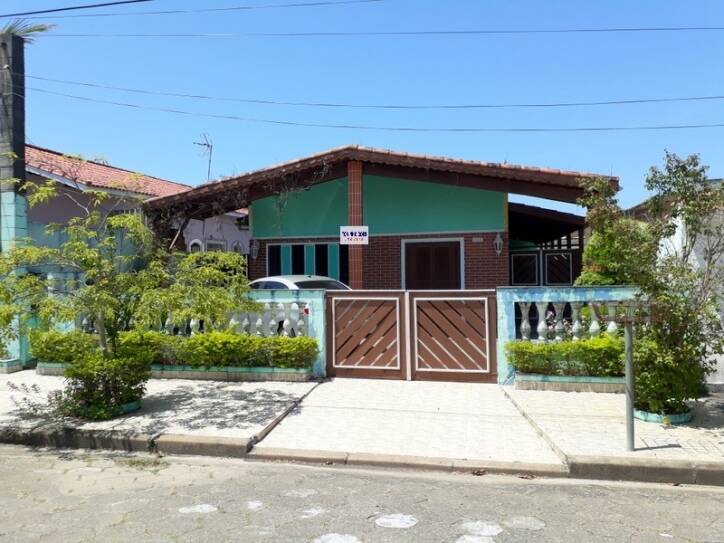 CASA LADO PRAIA EM 3 LOTES COM PISCINA